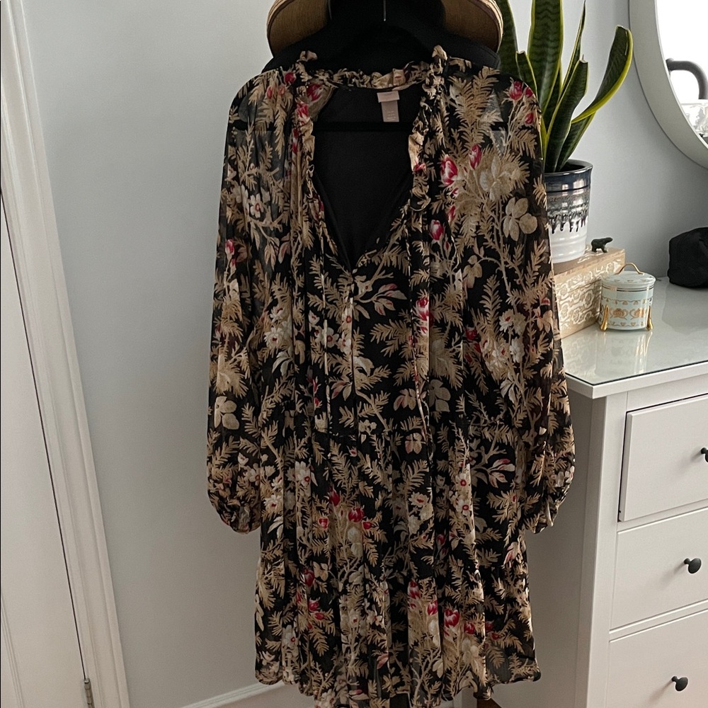 H&M Black and Red Floral Tunic Dress